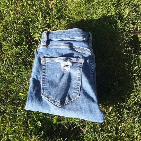 Distressed jeans - Picture 4 of 7